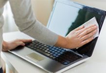 Jak vyčistit obrazovku notebooku