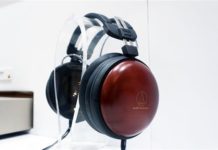 Ruce na: Audio-Technica ATH-AWAS (Asada Zakura) recenze