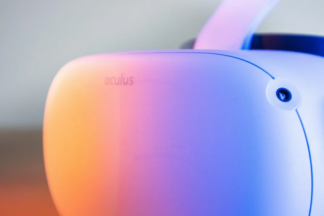 Valkoinen värillinen Oculus Quest 2 -kuuloke
