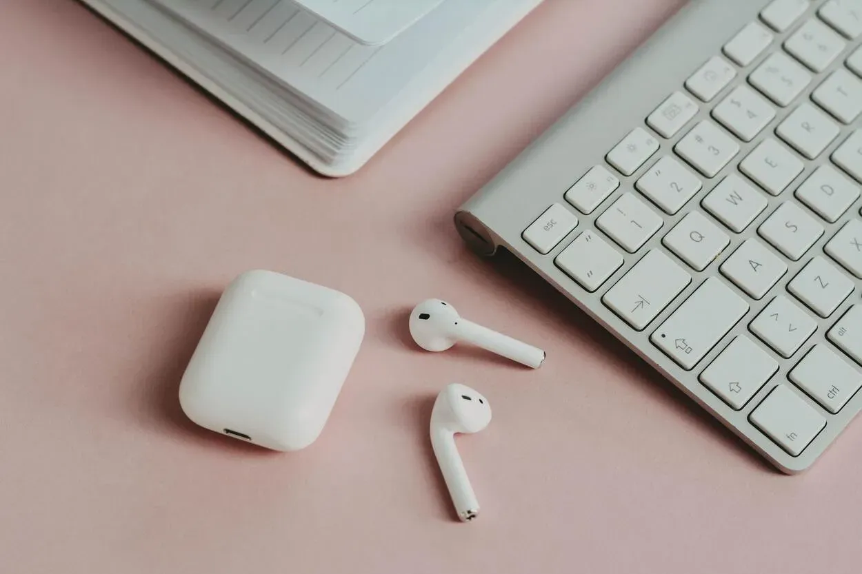 Picture of airpods with case
