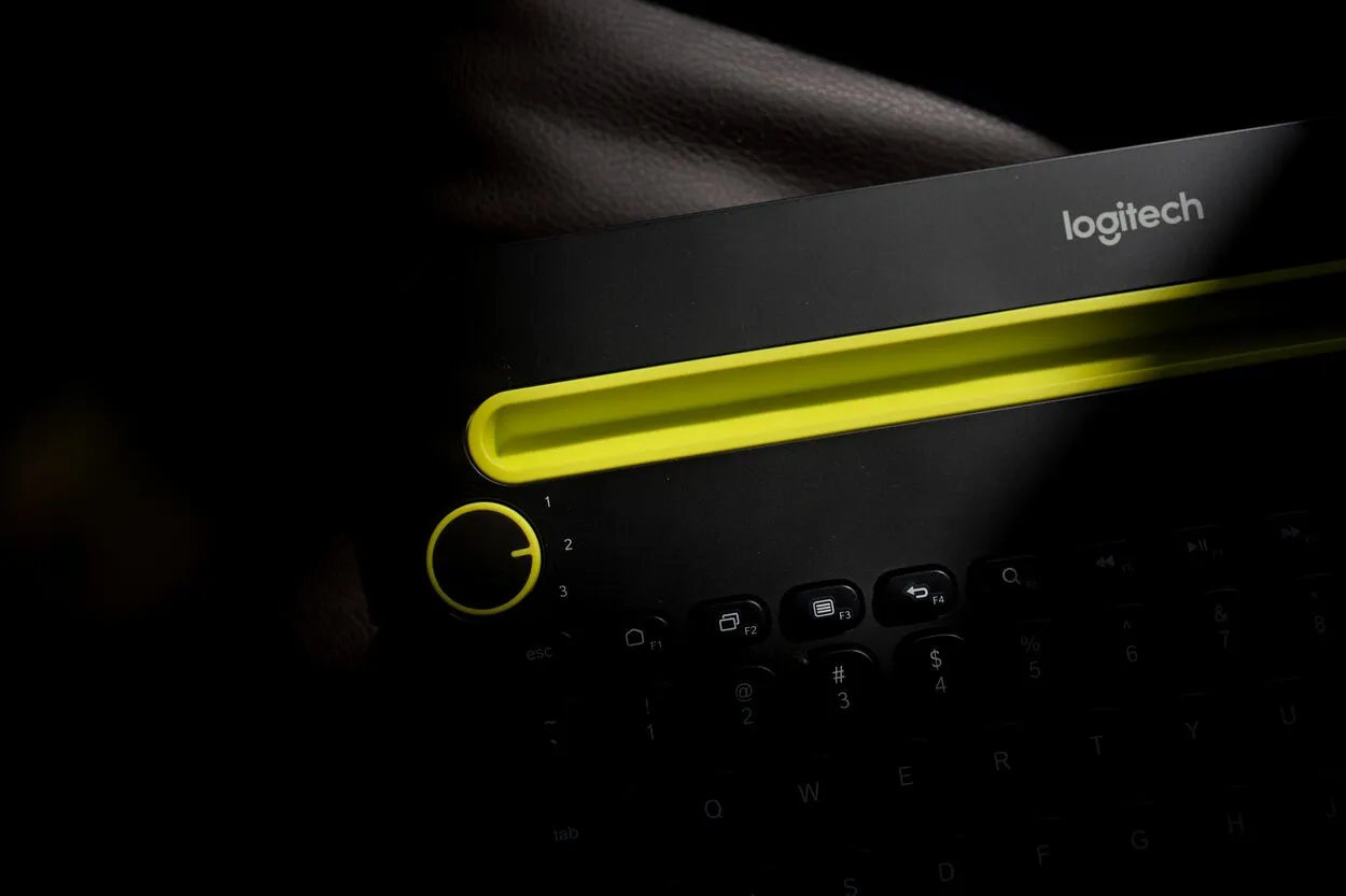 Logitech Keyboard with Creative Volume Dial