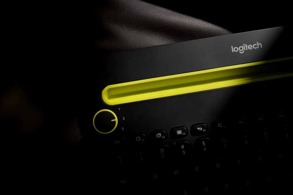Logitech Keyboard with Creative Volume Dial