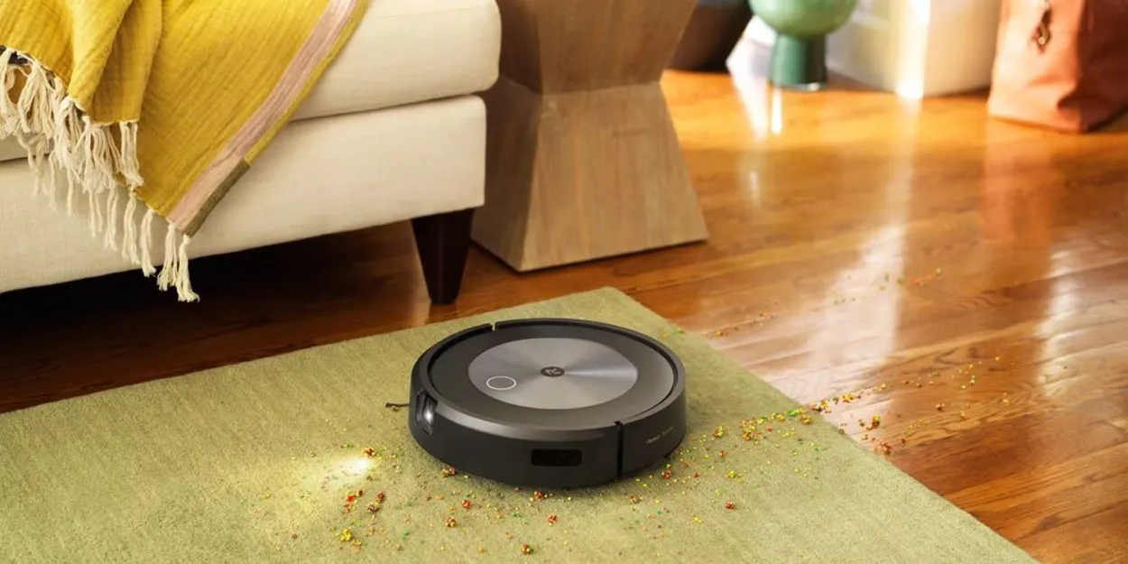 Roomba cleaning home