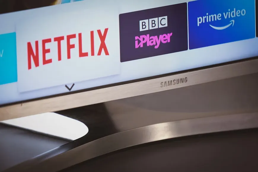 Netflix-, Amazon prime- ja BBC-soittimen kuvakkeet näkyvät samsung-televisiossa