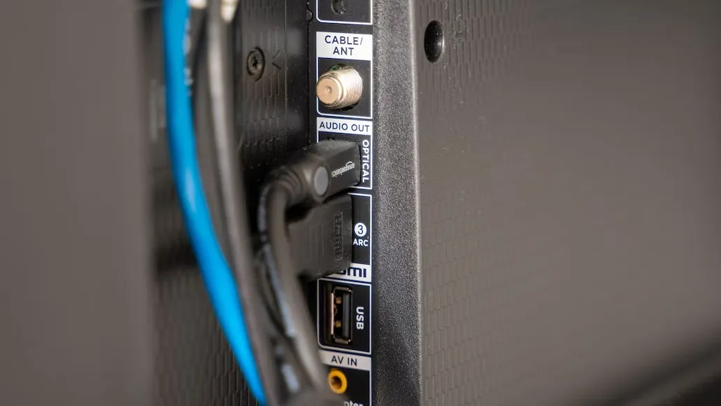 HDMI 케이블 포트 및 기타 포트