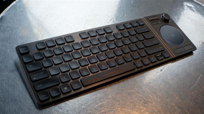 Обзор беспроводной развлекательной клавиатуры Corsair K83