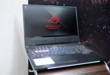 Asus ROG Strix Hero II předává recenzi