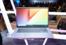 Asus VivoBook S předává recenzi