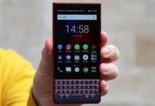 BlackBerry Key2 LE předává recenzi