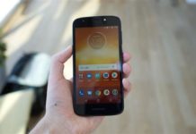 Moto E5 Přehraje si ruce