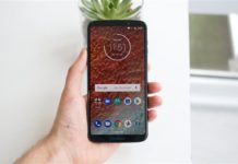 Moto Z3 Přehraje si ruce