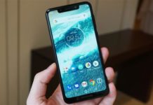 Motorola One předává recenzi