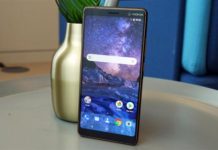 Nokia 7 Plus předává recenzi