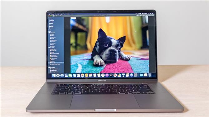 Kädet: MacBook Pron (16-tuumainen, 2019) arvostelu