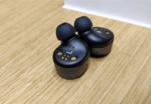 Sennheiser Momentum True bezdrátové ruce na recenzi