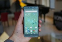 Sony Xperia XZ2 Kompaktní ruce na recenzi